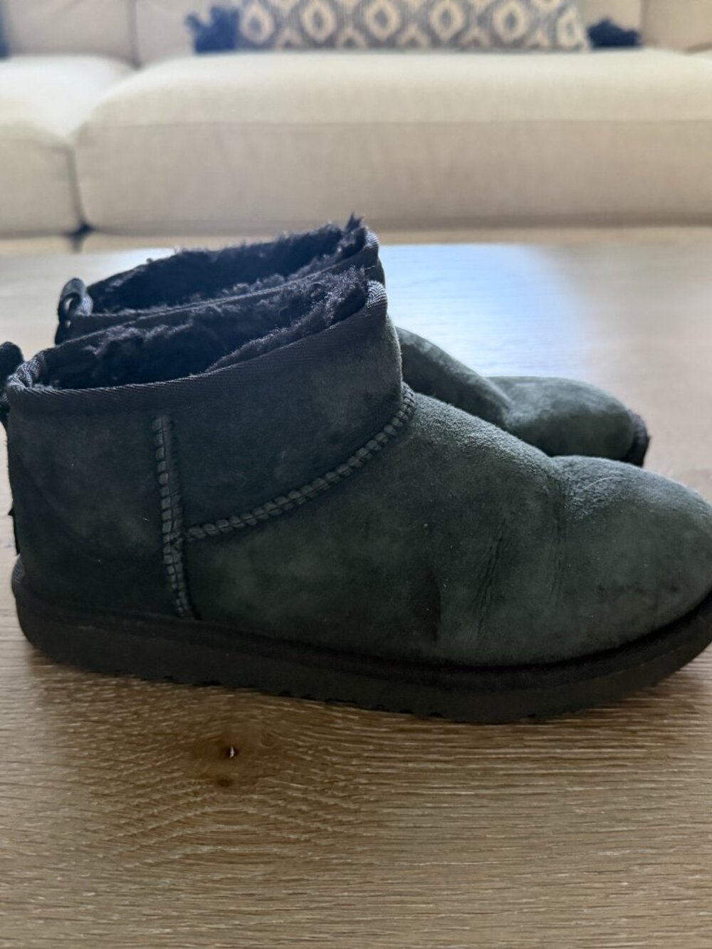 Girls UGG Black classic ultra mini boot size 4